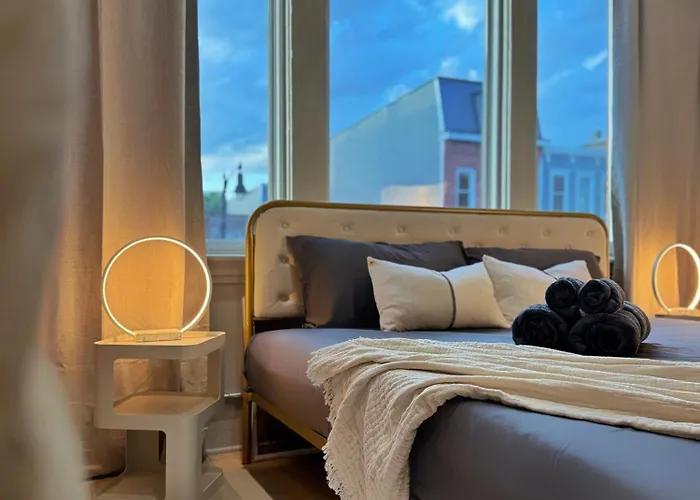 Cozy King Escape Free Parking Apartment